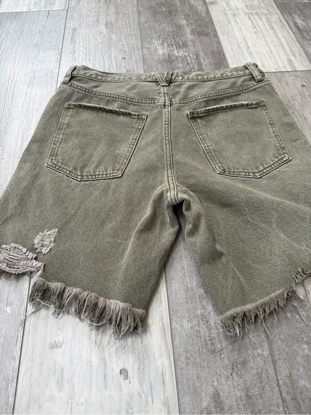 Free People We The Free Sequoia Distressed Denim Shorts Olive Green Size 28 - Picture 9 of 13
